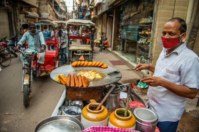 A busy, high-turnover budget street food stall in Jaipur