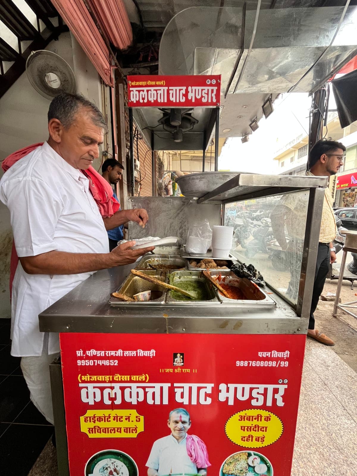 Kalkatta chat bhandar, spot famous for its Dahi Bada in Raja Park, Jaipur - Thela Khojo