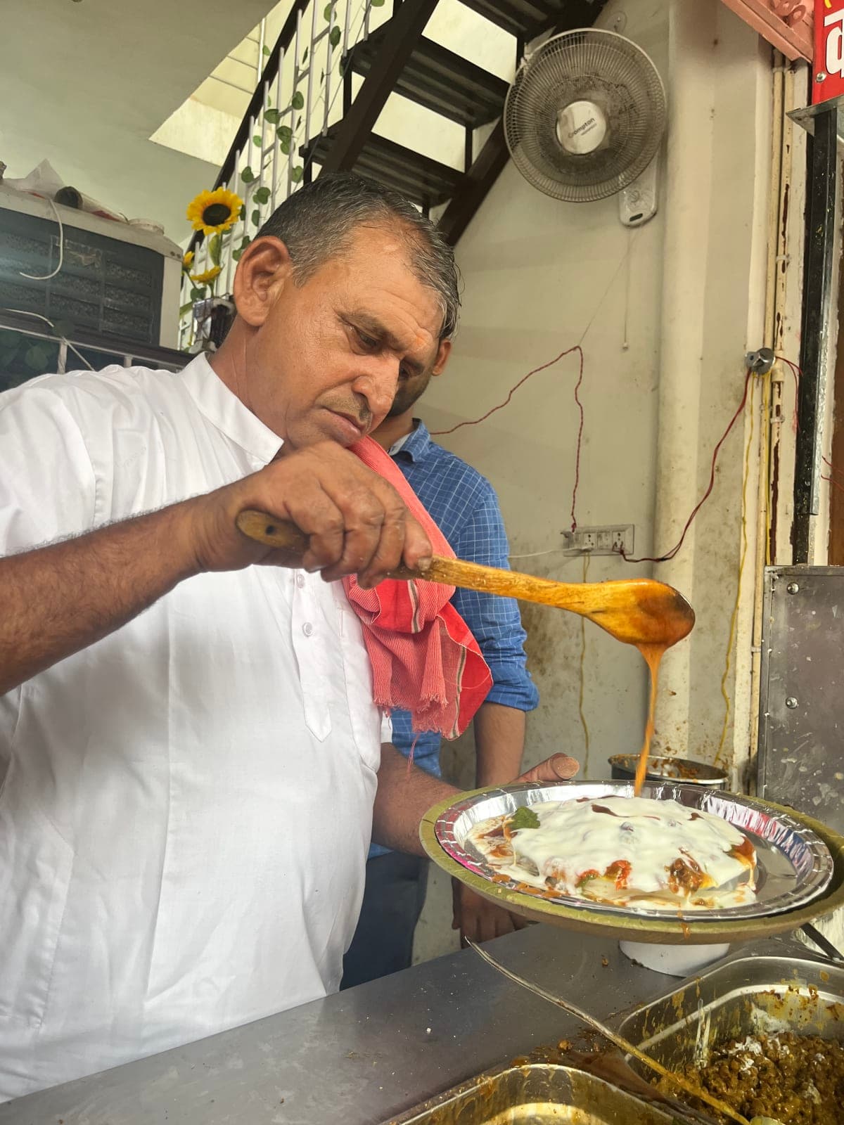 Kalkatta Chaat Bhandar, spot famous for its Dahi Bada in Raja Park, Jaipur - photo 3 of 8 - Thela Khojo
