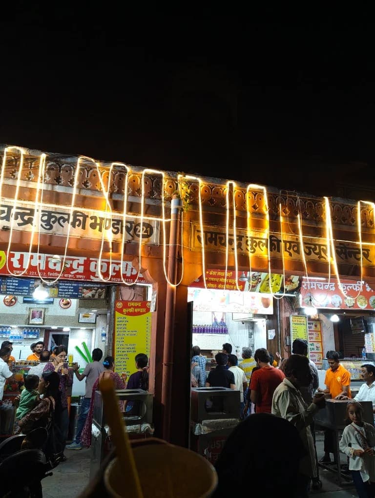 Ramchandra Chaat Bhandar, spot famous for its Chaat in Tripoliya Bazar, Jaipur - photo 4 of 4 - Thela Khojo