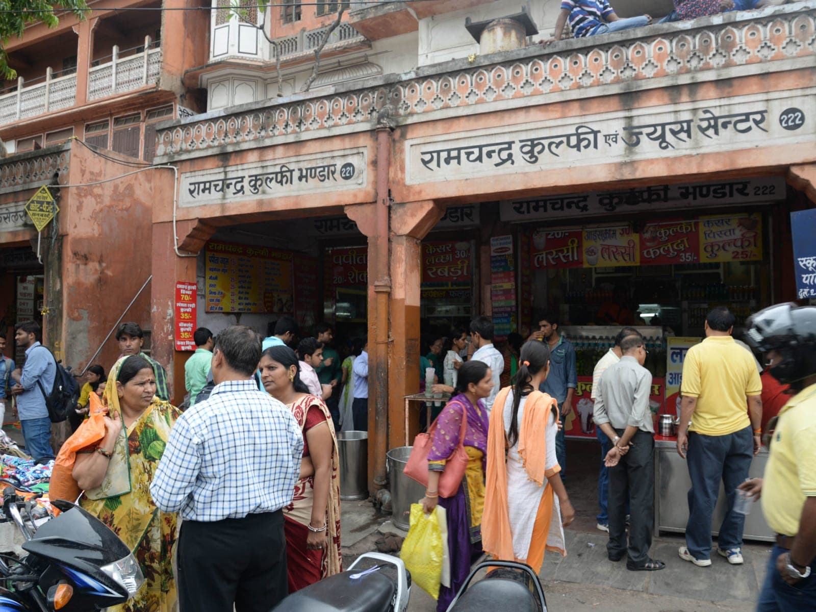 Ramchandra Chaat Bhandar, spot famous for its Chaat in Tripoliya Bazar, Jaipur - photo 2 of 4 - Thela Khojo