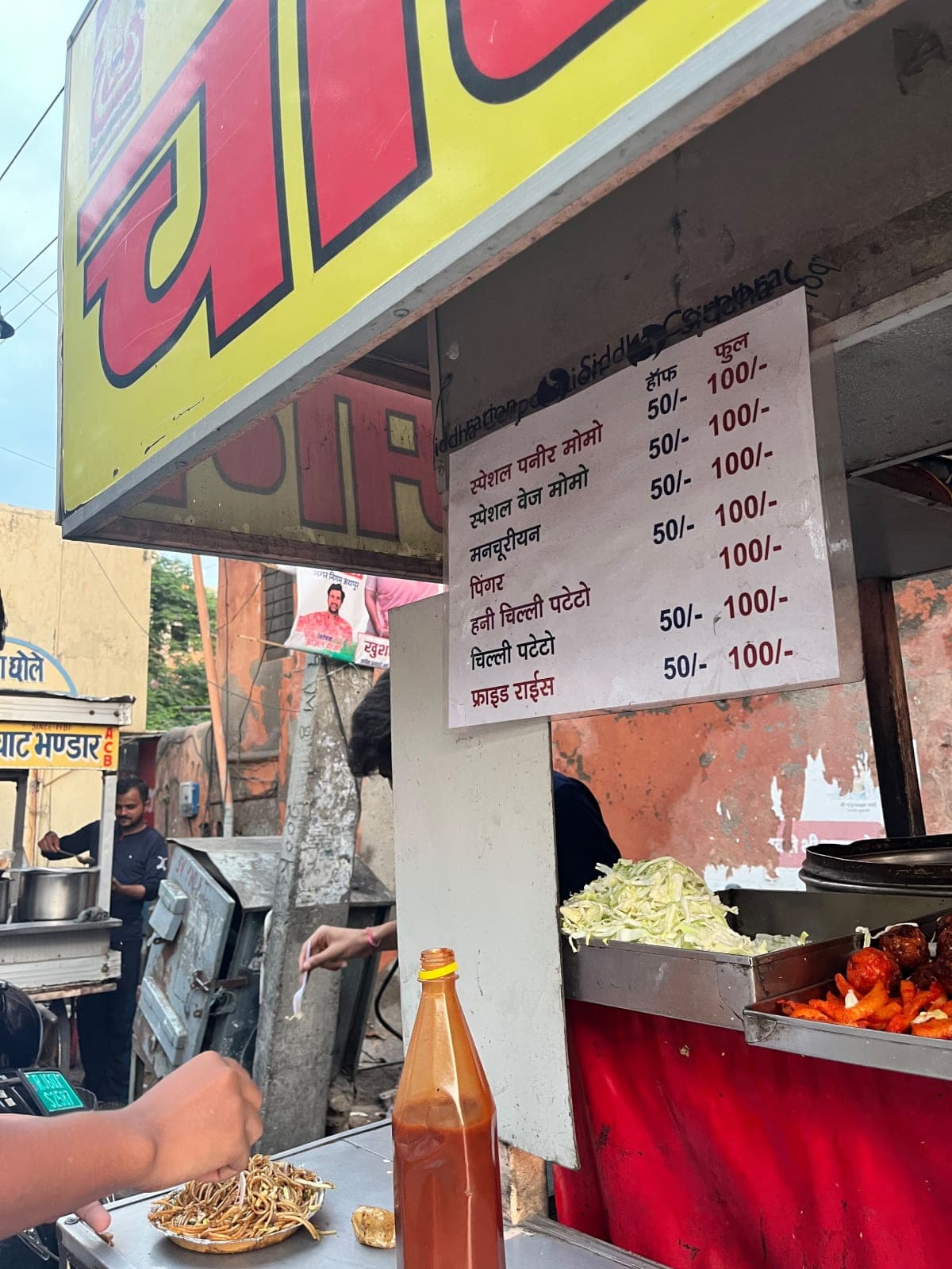 Monu Bhai Chowmein, spot famous for its Amul Butter Chowmein in Gangauri Bazaar, Jaipur - photo 2 - Thela Khojo