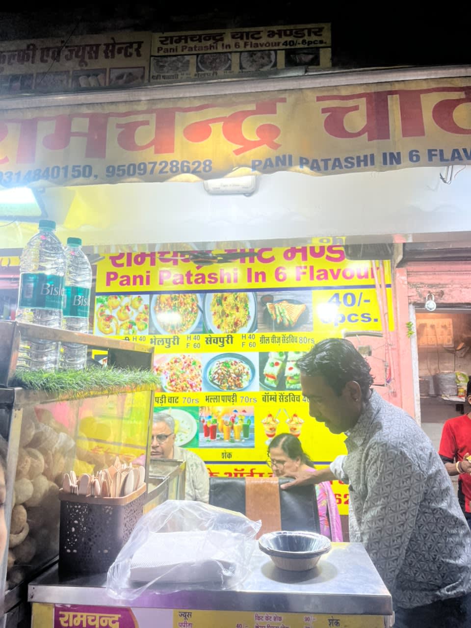 Ramchandra Chaat Bhandar, spot famous for its Pani Puri in Bapu Bazar, Jaipur - photo 2 - Thela Khojo