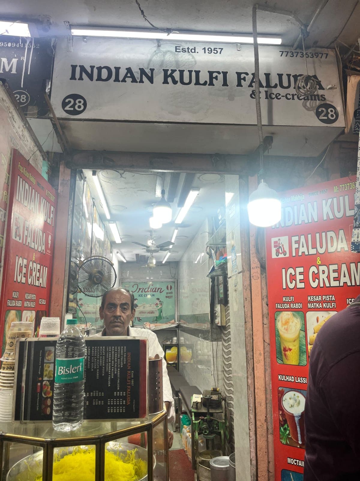 Indian Kulfi Faluda, spot famous for its Kulfi Faluda in Bapu Bazar, Jaipur - photo 3 - Thela Khojo