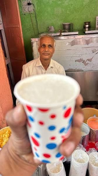 Ganga Juice Center, spot famous for its Fresh Fruit Juices in Chaura Rasta, Jaipur - photo 2 - Thela Khojo