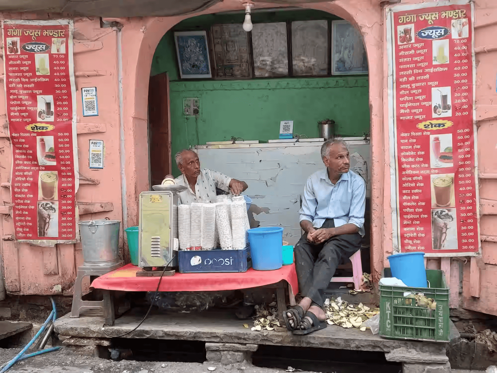 Ganga Juice Center, spot famous for its Fresh Fruit Juices in Chaura Rasta, Jaipur - Thela Khojo