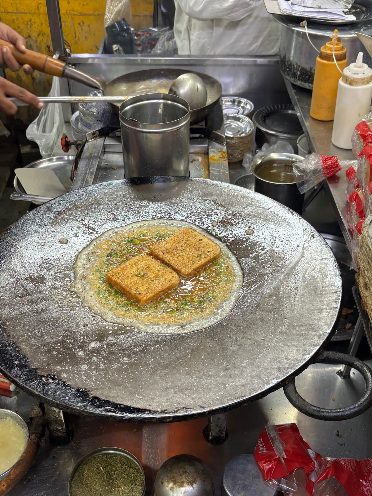 Veer ji Egg Corner, spot famous for its Cheese Kulcha Omlet in Malviya Nagar, Jaipur - photo 2 of 6 - Thela Khojo