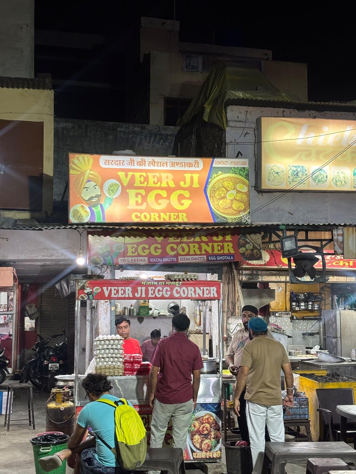 Veer ji Egg Corner, spot famous for its Cheese Kulcha Omlet in Malviya Nagar, Jaipur - photo 5 of 6 - Thela Khojo