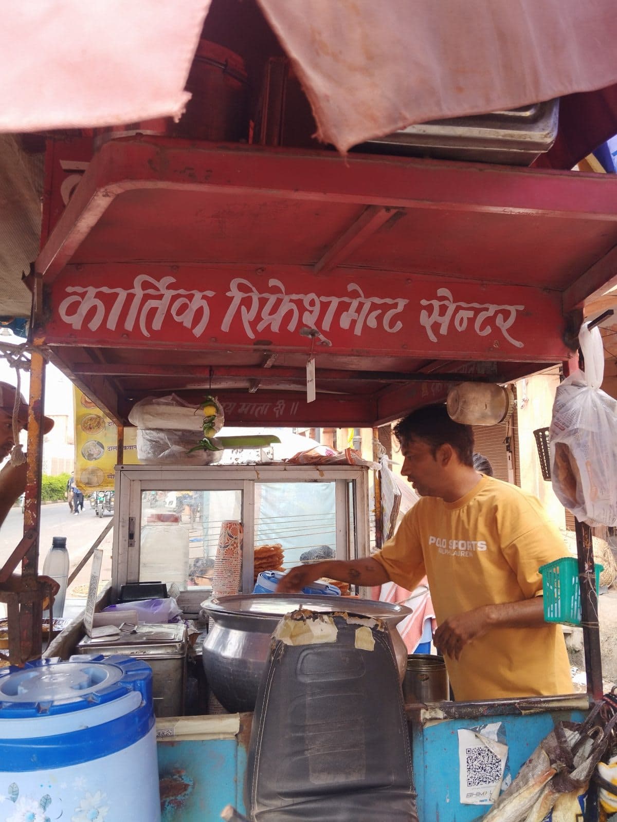 Kartik Refreshment Center, spot famous for its Dal Pakwan in Badi Chaupad, Jaipur - Thela Khojo