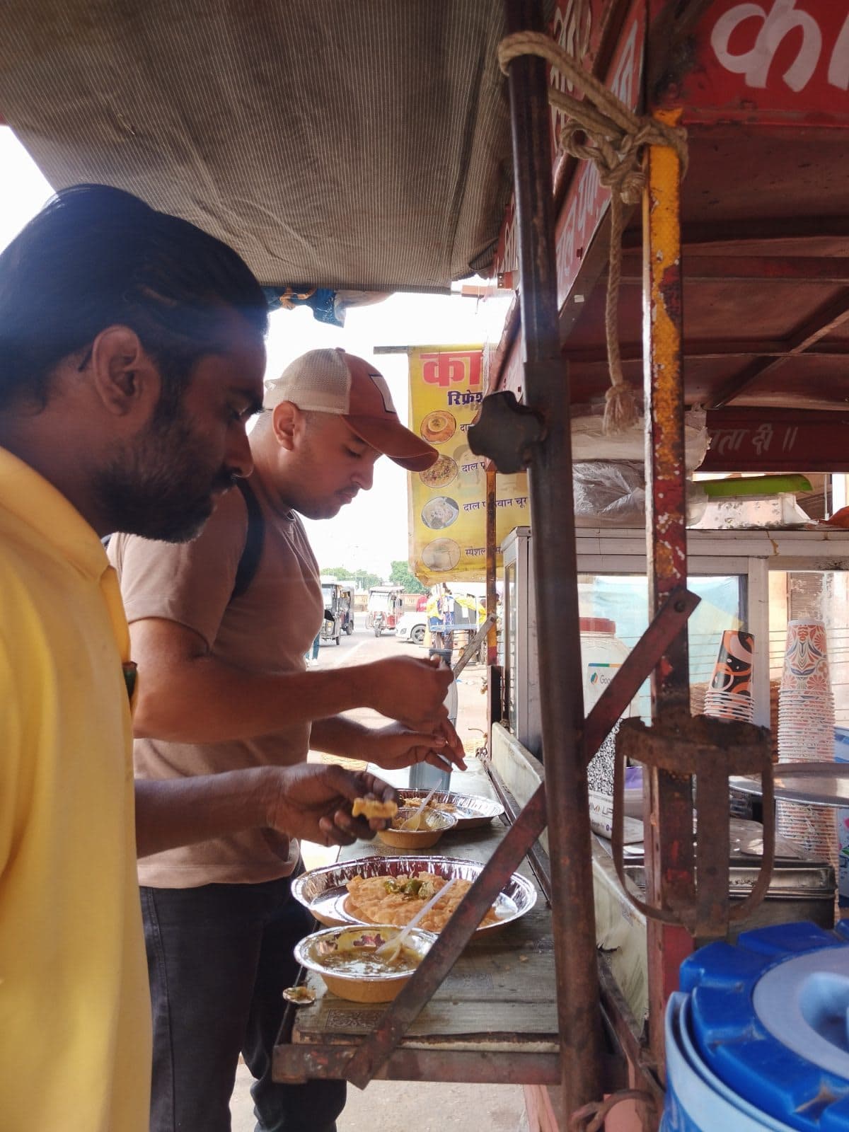 Kartik Refreshment Center, spot famous for its Dal Pakwan in Badi Chaupad, Jaipur - photo 4 of 6 - Thela Khojo