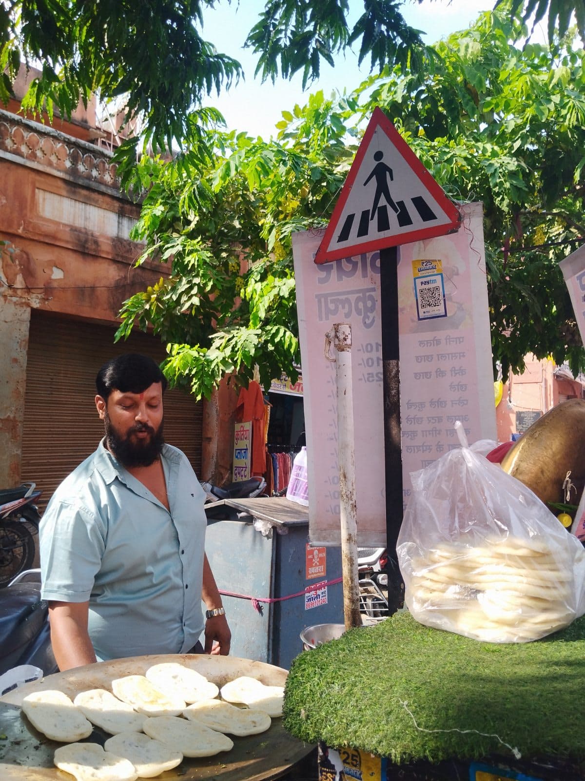 Shri Fire Kulcha, spot famous for its Punjabi Kulcha in Chaura Rasta, Jaipur - photo 2 of 5 - Thela Khojo