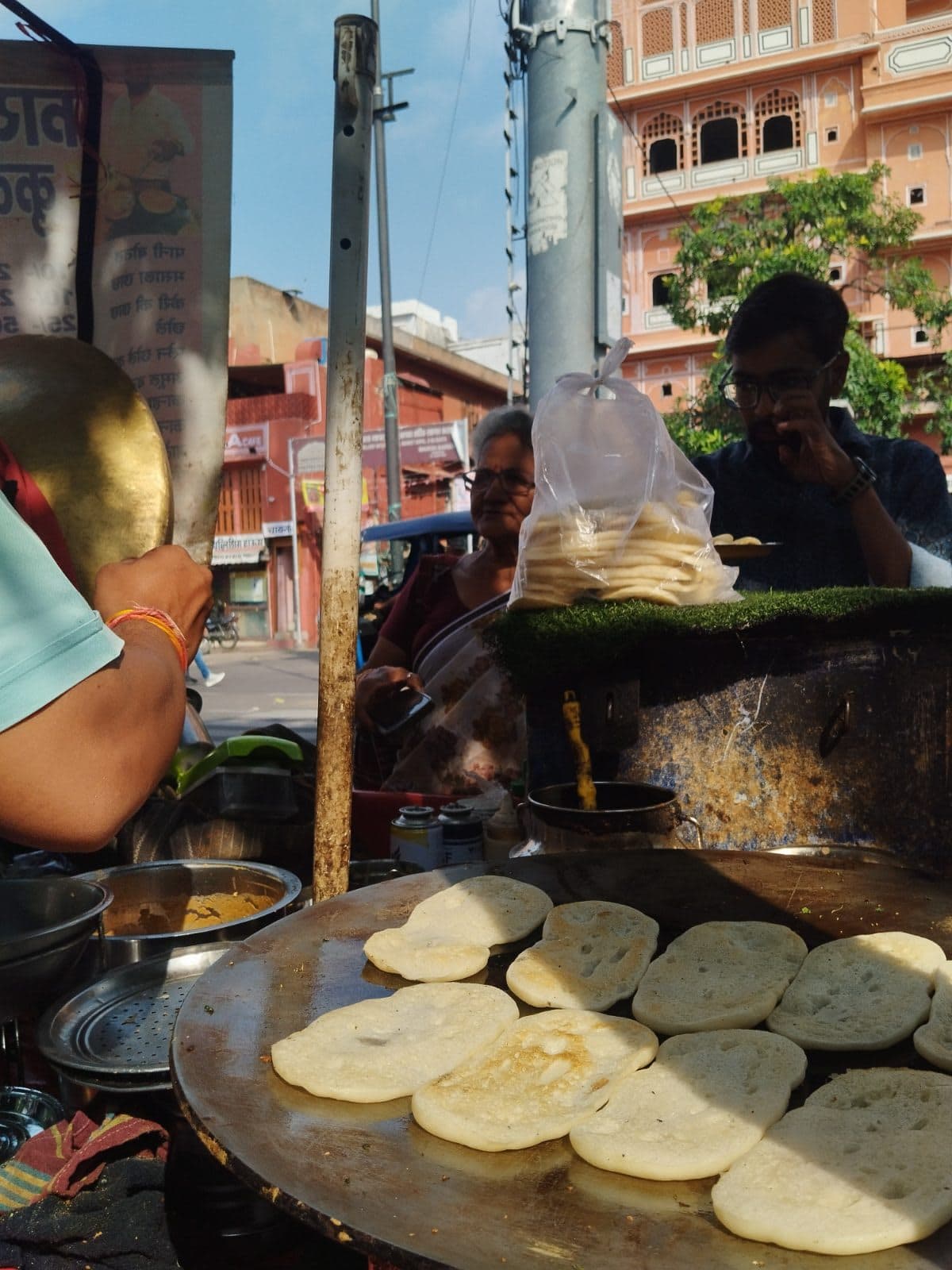 Shri Fire Kulcha, spot famous for its Punjabi Kulcha in Chaura Rasta, Jaipur - photo 5 of 5 - Thela Khojo