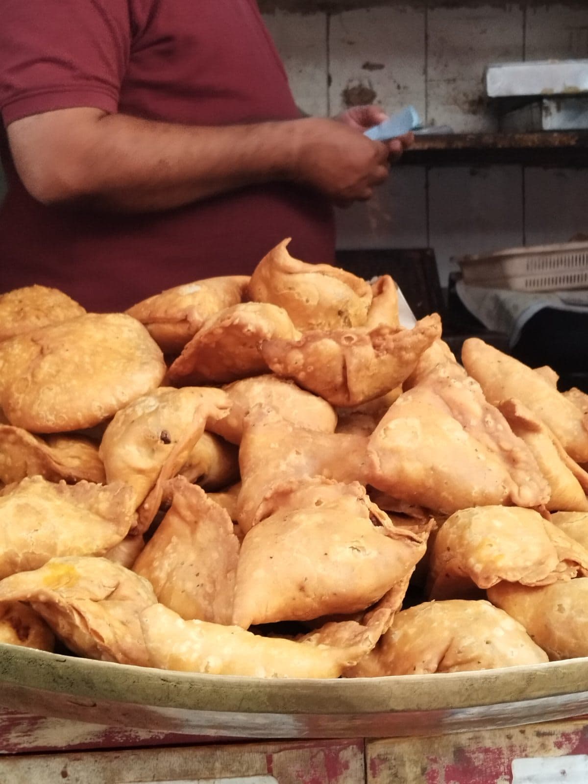 Kanahiya nankeen bhandar, spot famous for its Kadi Kachori in Badi Chaupad, Jaipur - photo 3 of 5 - Thela Khojo