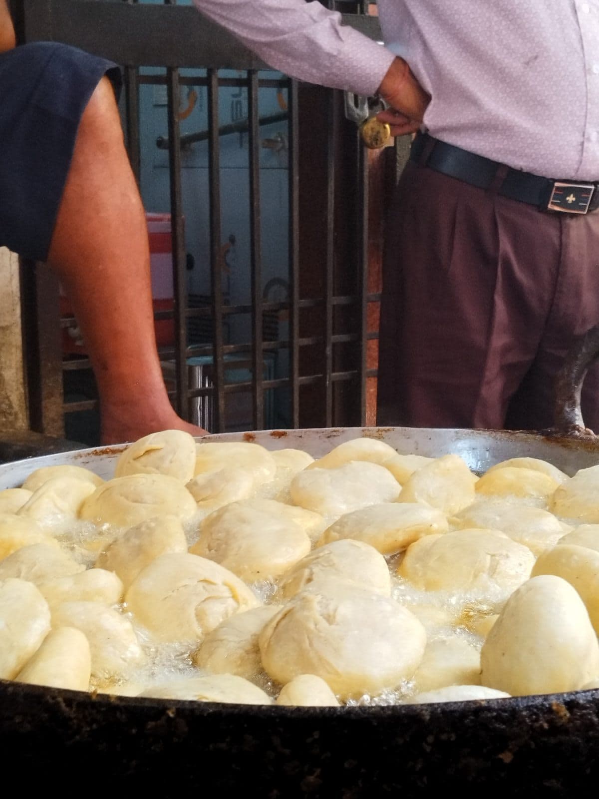 Kanahiya nankeen bhandar, spot famous for its Kadi Kachori in Badi Chaupad, Jaipur - photo 5 of 5 - Thela Khojo