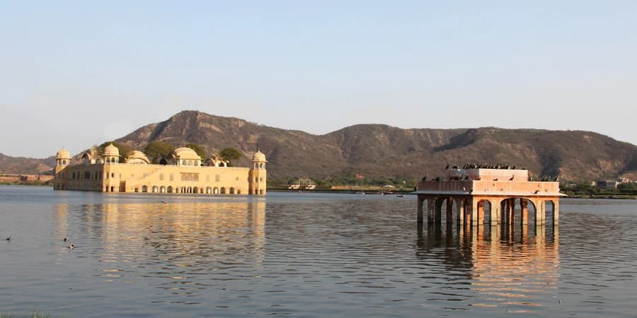 Jal Mahal - The Jewel in the Middle of Man Sagar Lake, about view