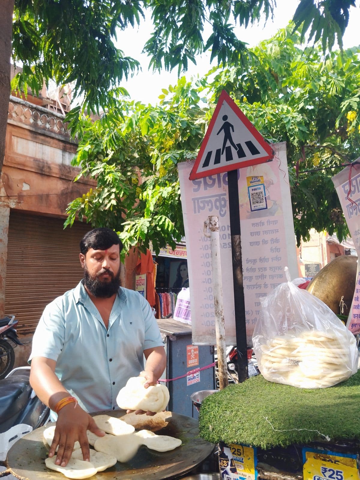 Shri Fire Kulcha, spot famous for its Punjabi Kulcha in Chaura Rasta, Jaipur - Thela Khojo